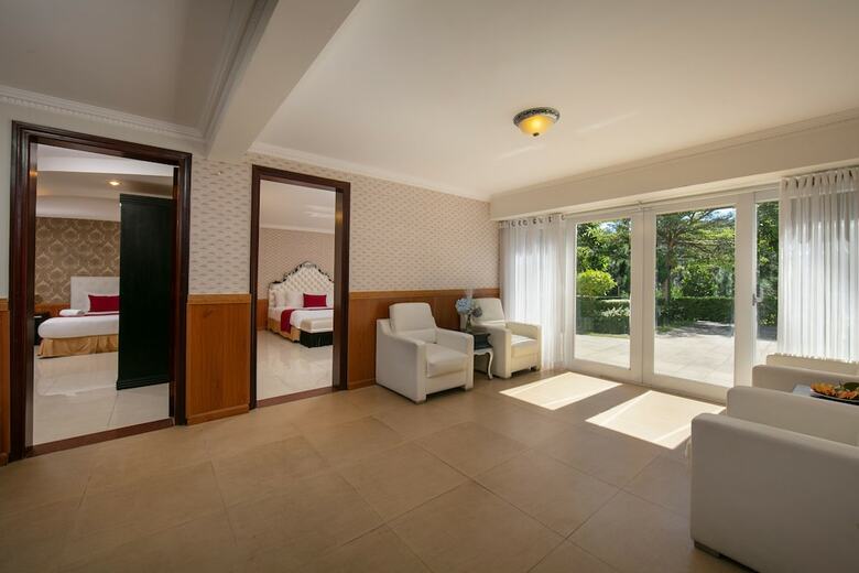 Hotel Sam Tuyen Lam Resort