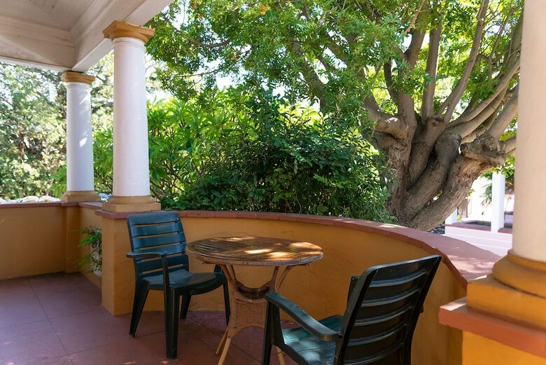 Hostal Ashanti Guest House Gardens