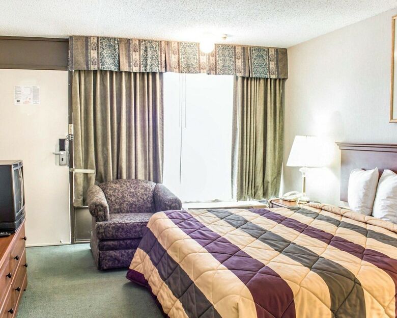 Motel Econo Lodge & Suites