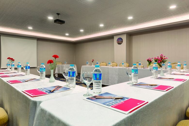 Hotel Ramada By Wyndham Usak