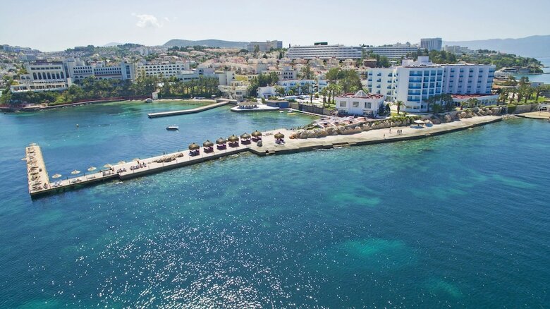 Le Bleu Hotel & Resort