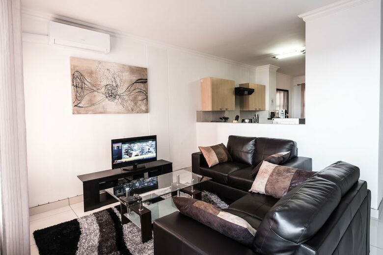 Prestige Apartment Sandton At Westpoint