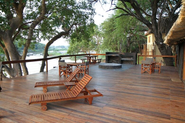 Apartamentos Bushriver Lodge