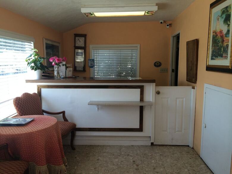 Motel Oasis Inn & Suites