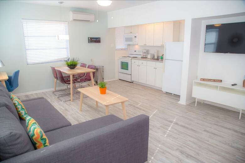 Motel St Pete Beach Suites