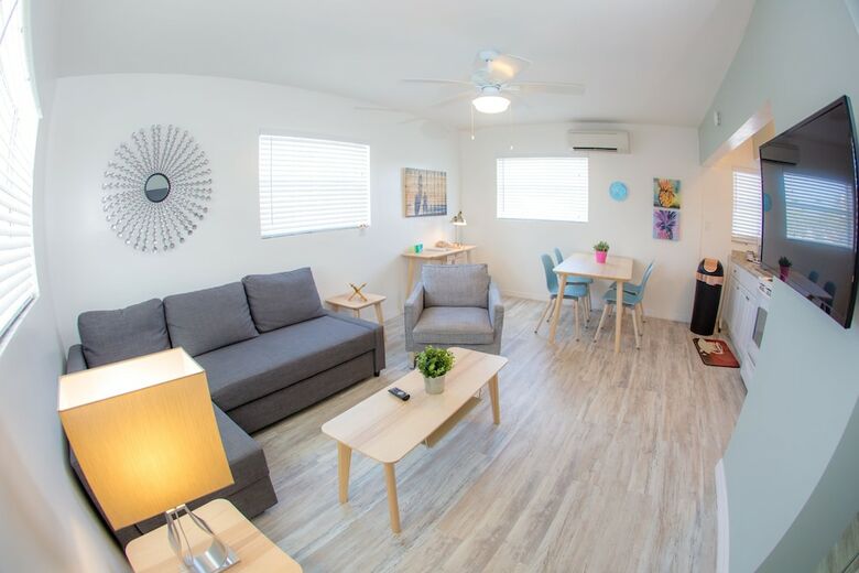 Motel St Pete Beach Suites
