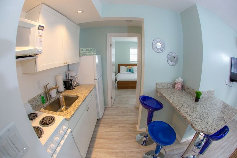 Motel St Pete Beach Suites