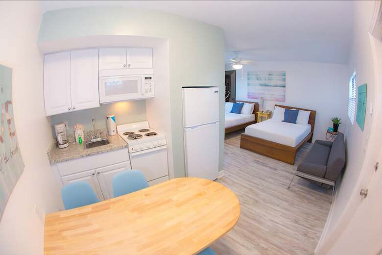 Motel St Pete Beach Suites