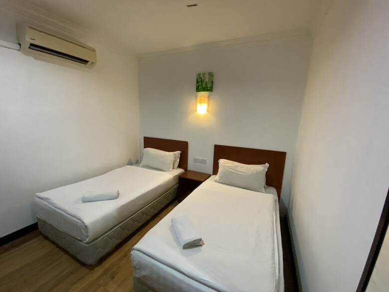 Oyo 89847 Switz Paradise Hotel