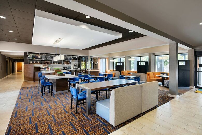 Hotel Courtyard By Marriott Addison Midway