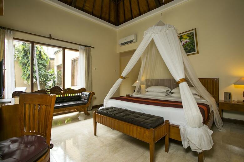 Hotel Parigata Villas Resort