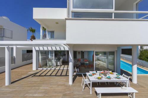Oceania Villa