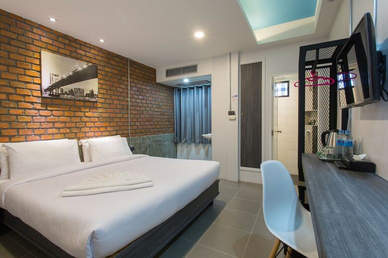 City Hotel