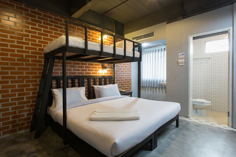 City Hotel