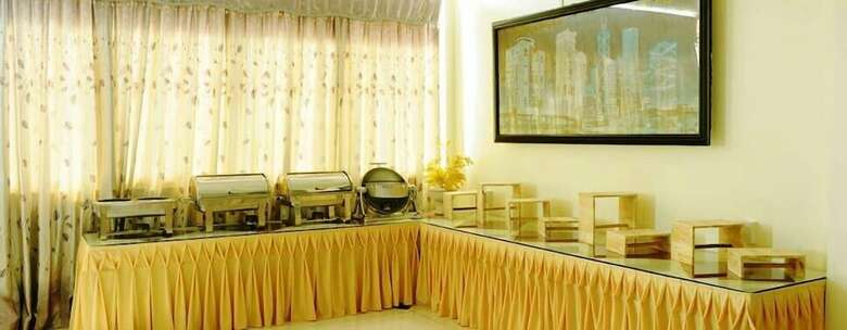 Holiday Hotel