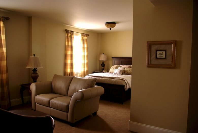 Grant Hall Hotel