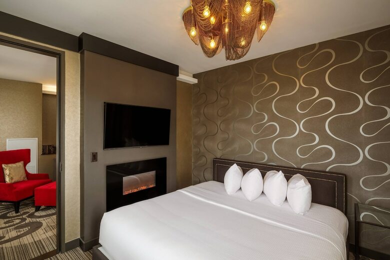Hotel Metropolitan At The 9, Autograph Collection