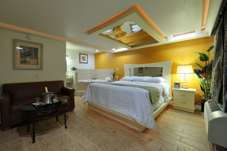 Hotel Romantic Inn & Suites