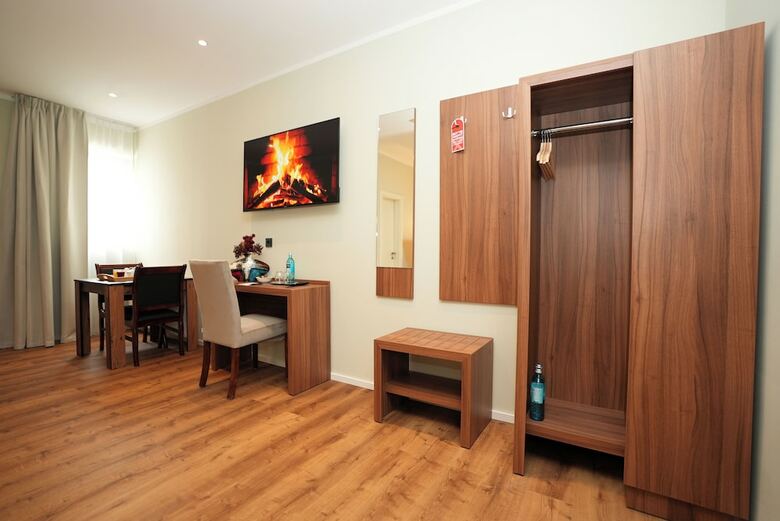 Hotel Attach�