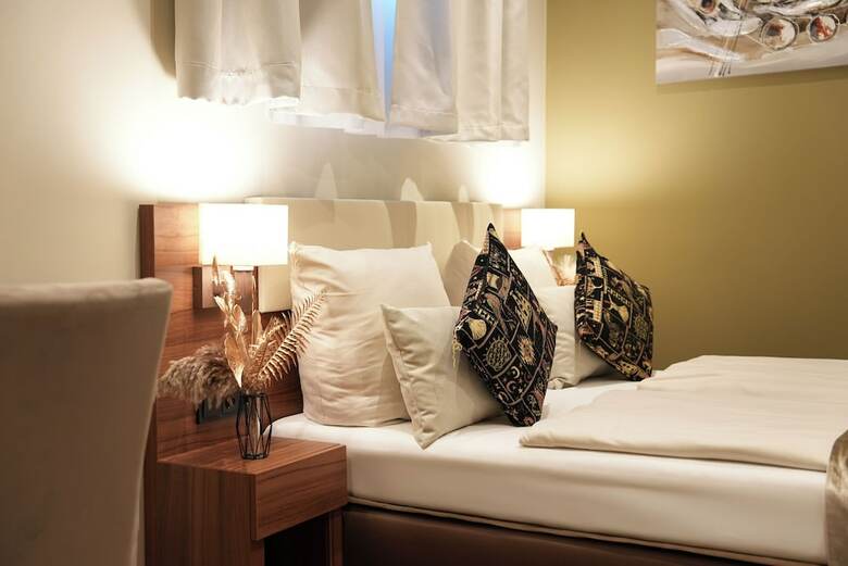 Hotel Attach�