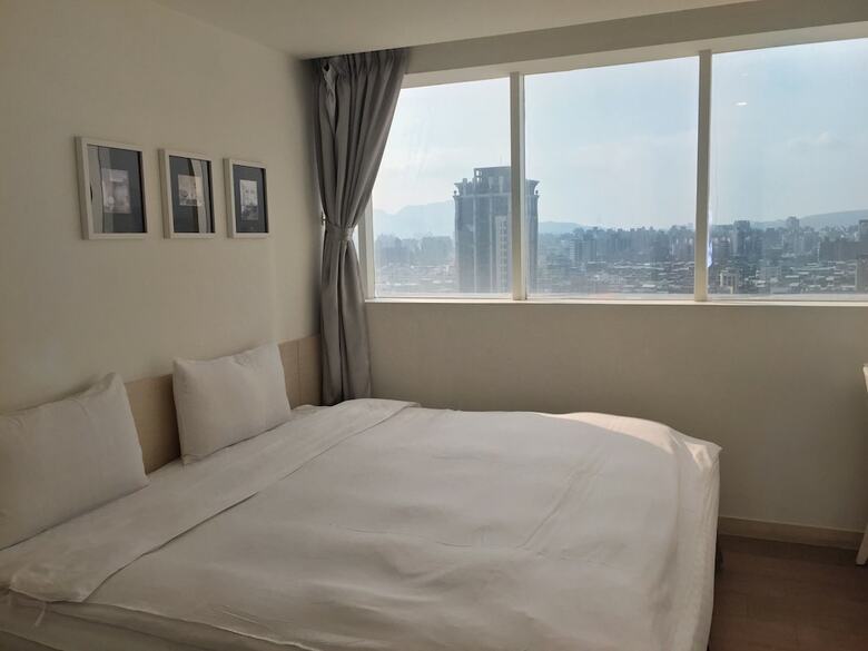 We Meet Taipei Hotel