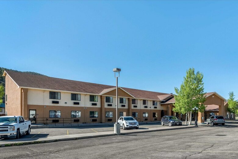 Hotel Quality Inn & Suites