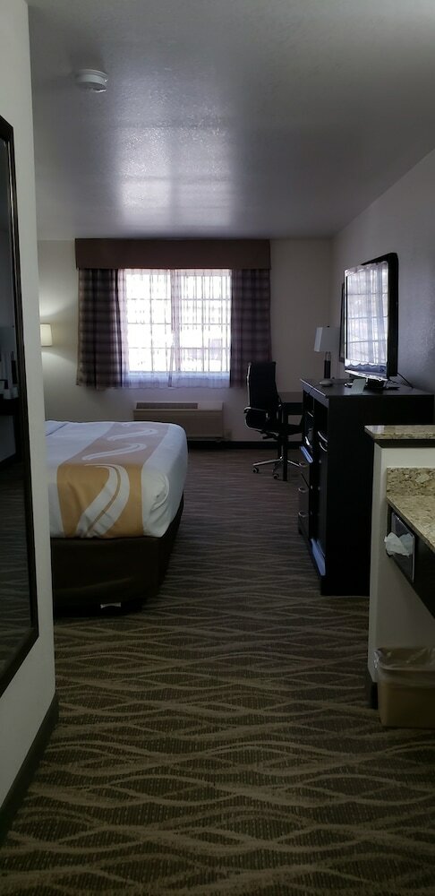 Hotel Quality Inn & Suites