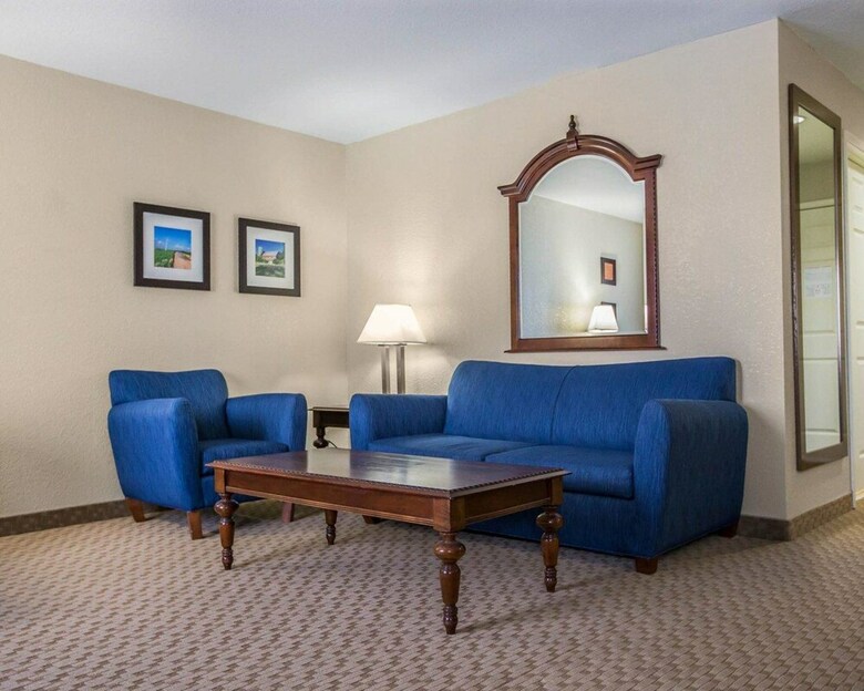 Hotel Quality Inn & Suites