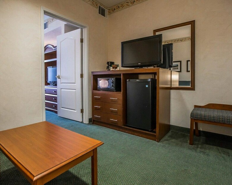 Hotel Quality Inn & Suites