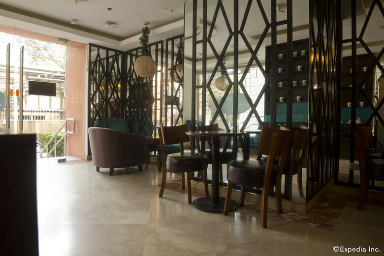 Hotel Regency Grand Suites