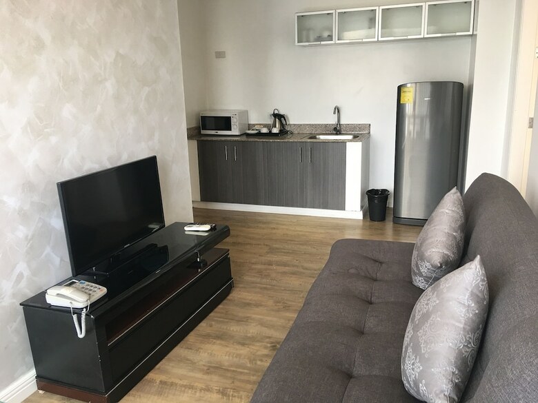 Hotel Regency Grand Suites