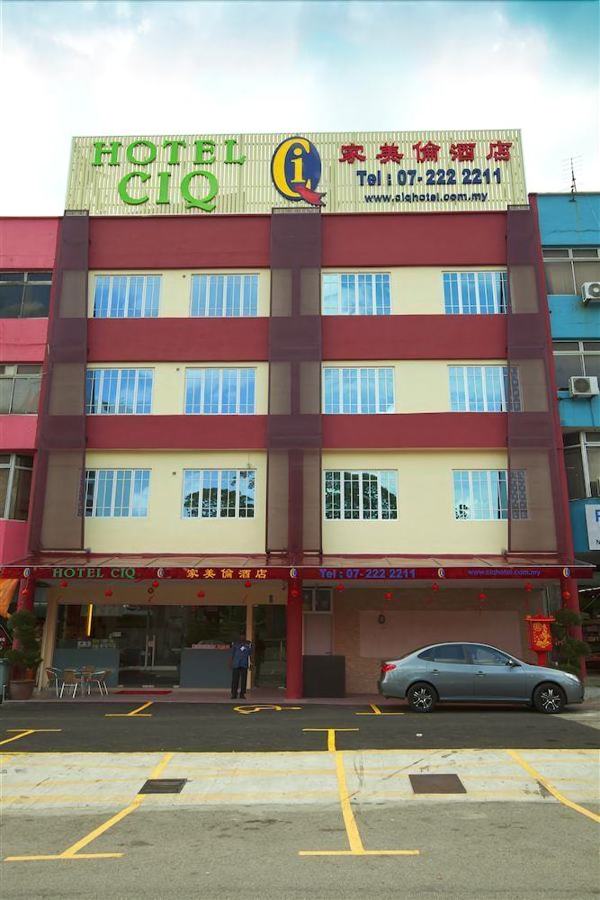 Hotel Ciq, Lumba Kuda