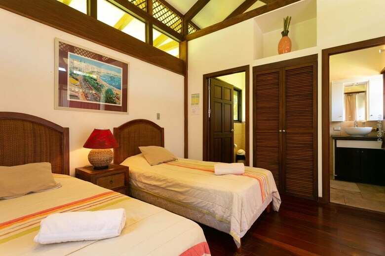 Hotel Kenaki Lodge