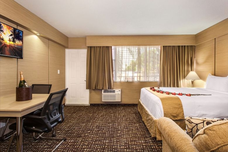 Ocean Beach Palace Hotel And Suites
