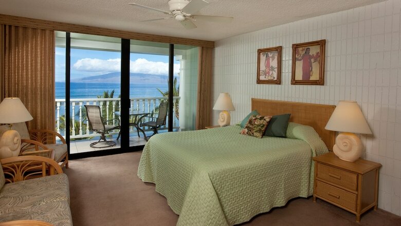 Lahaina Shores Beach Resort