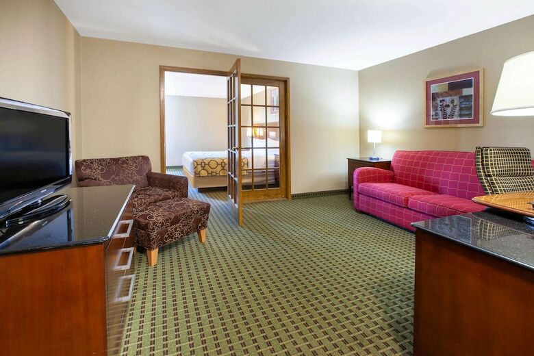 Hotel Baymont By Wyndham Franklin