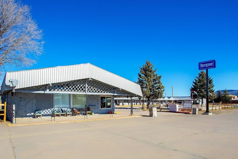 Motel Rodeway Inn & Suites