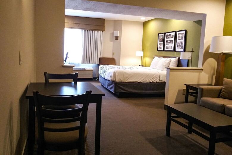 Hotel Sleep Inn & Suites