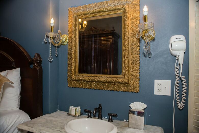 Hotel Lamothe House