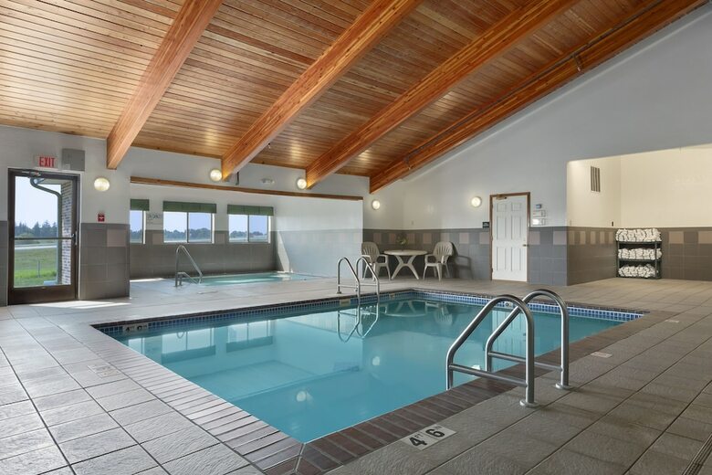 Hotel Super 8 By Wyndham St. James