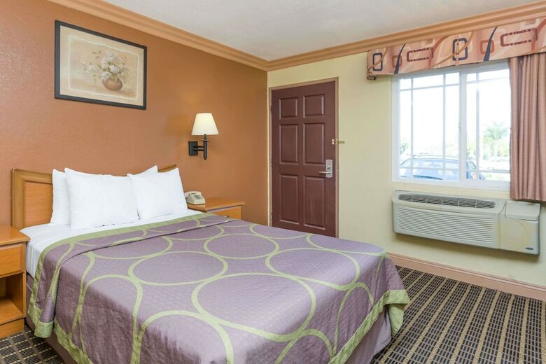 Hotel Super 8 By Wyndham Azusa