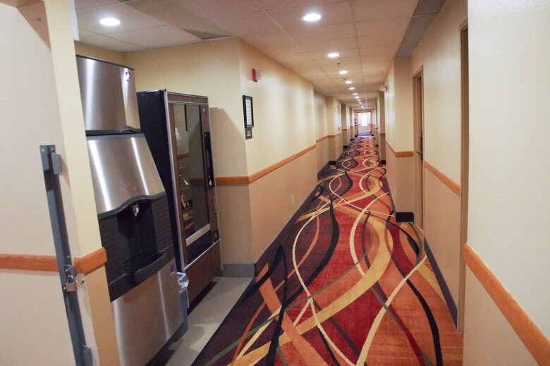 Motel Dutch Inn And Suites