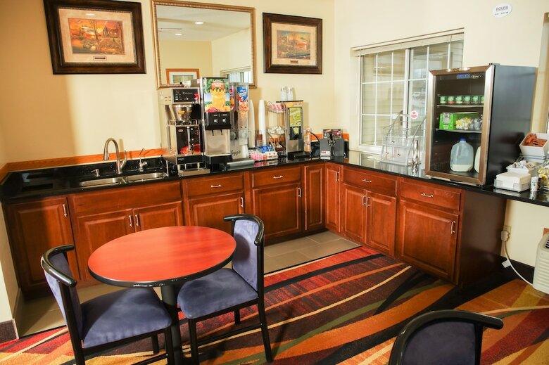 Motel Dutch Inn And Suites