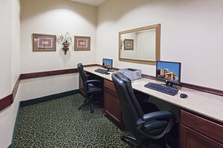 Hotel Holiday Inn Express And Suites
