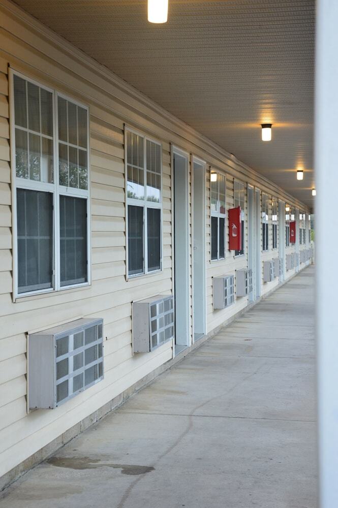 Motel Super 8 By Wyndham Madison