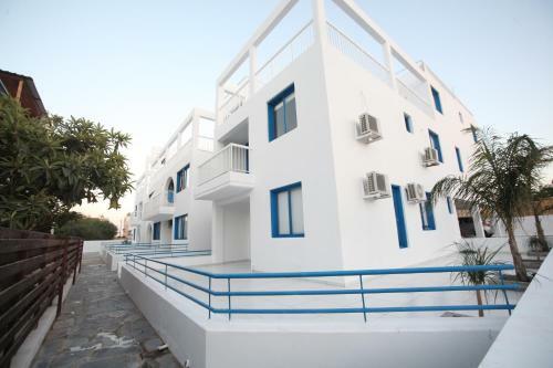 Aphentrika Apartments