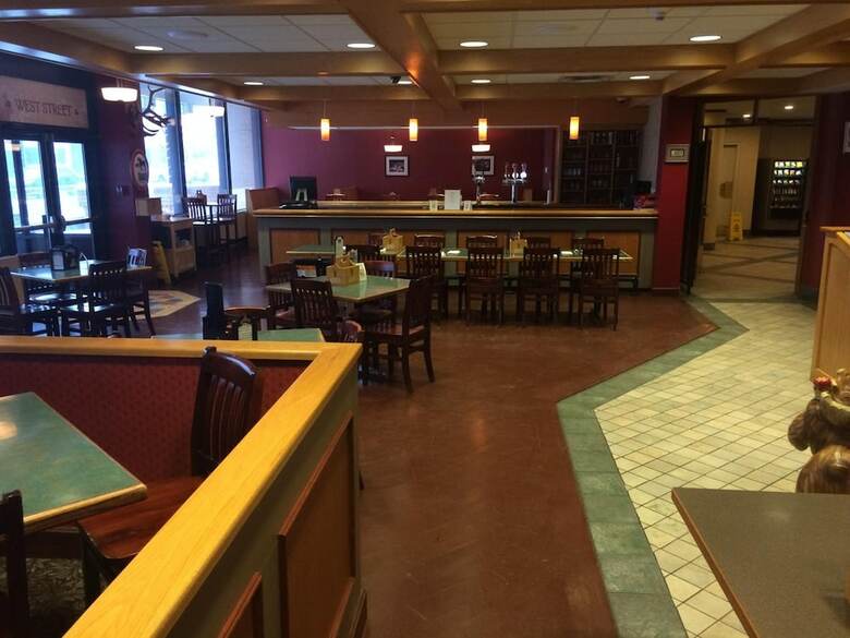 Hotel Greenwood Inn & Suites