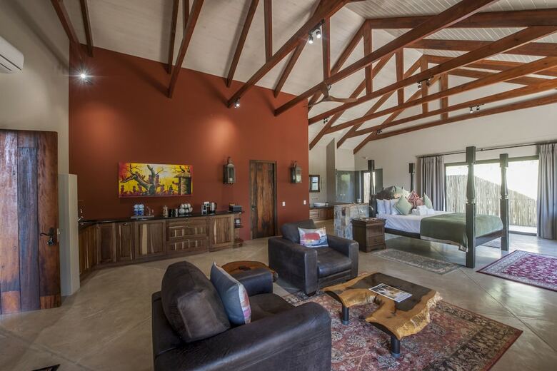Bed & Breakfast Tamodi Lodge And Stables