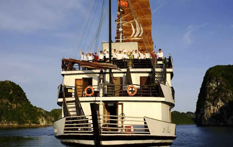 Pelican Halong Cruise