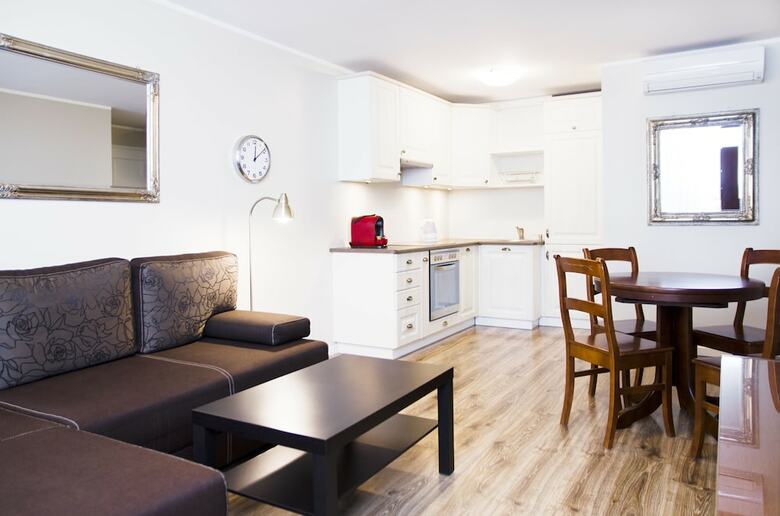 Aparthotel Hosapartments City Center